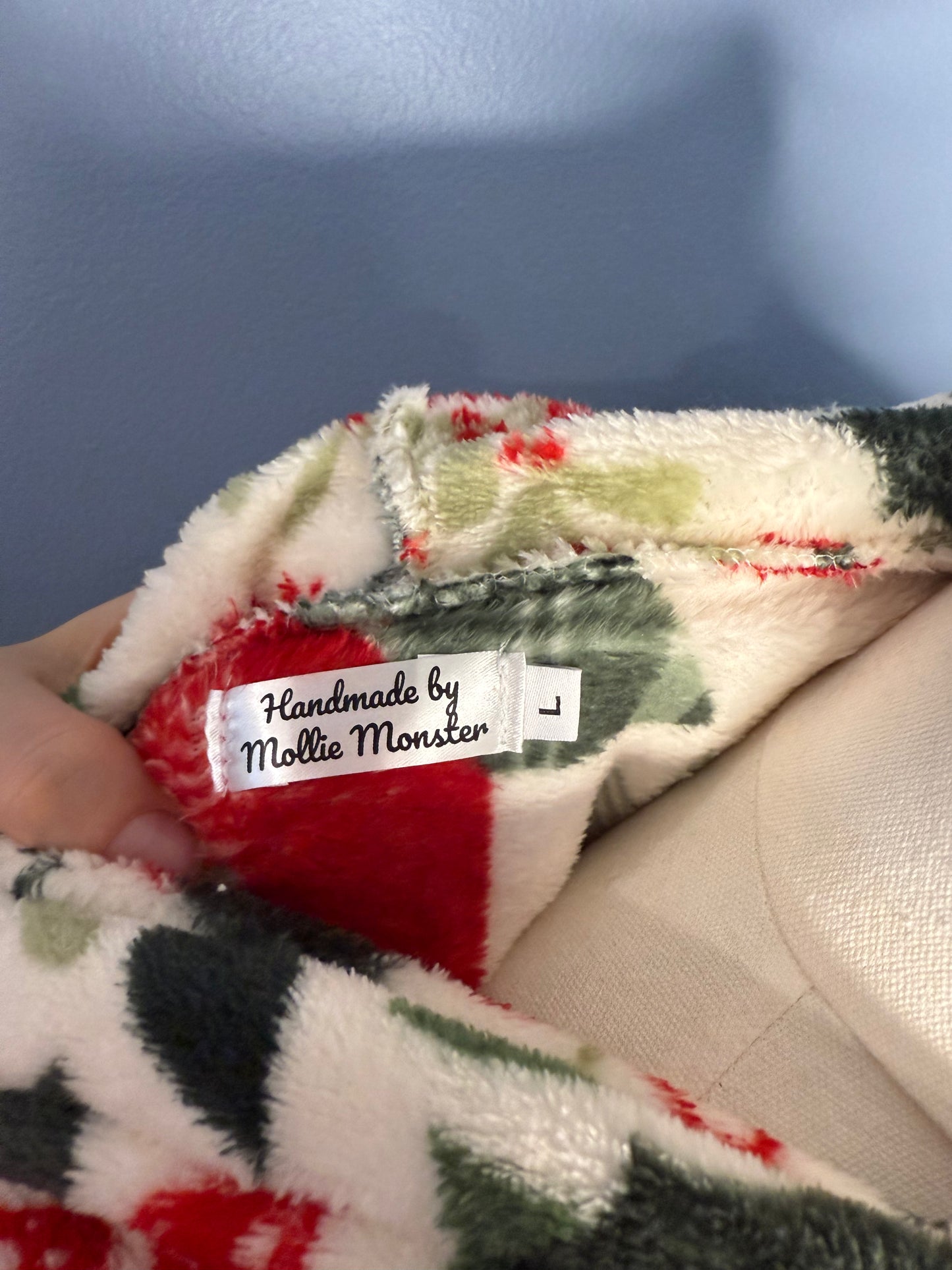 Size-Large Cropped Fuzzy Hoodie