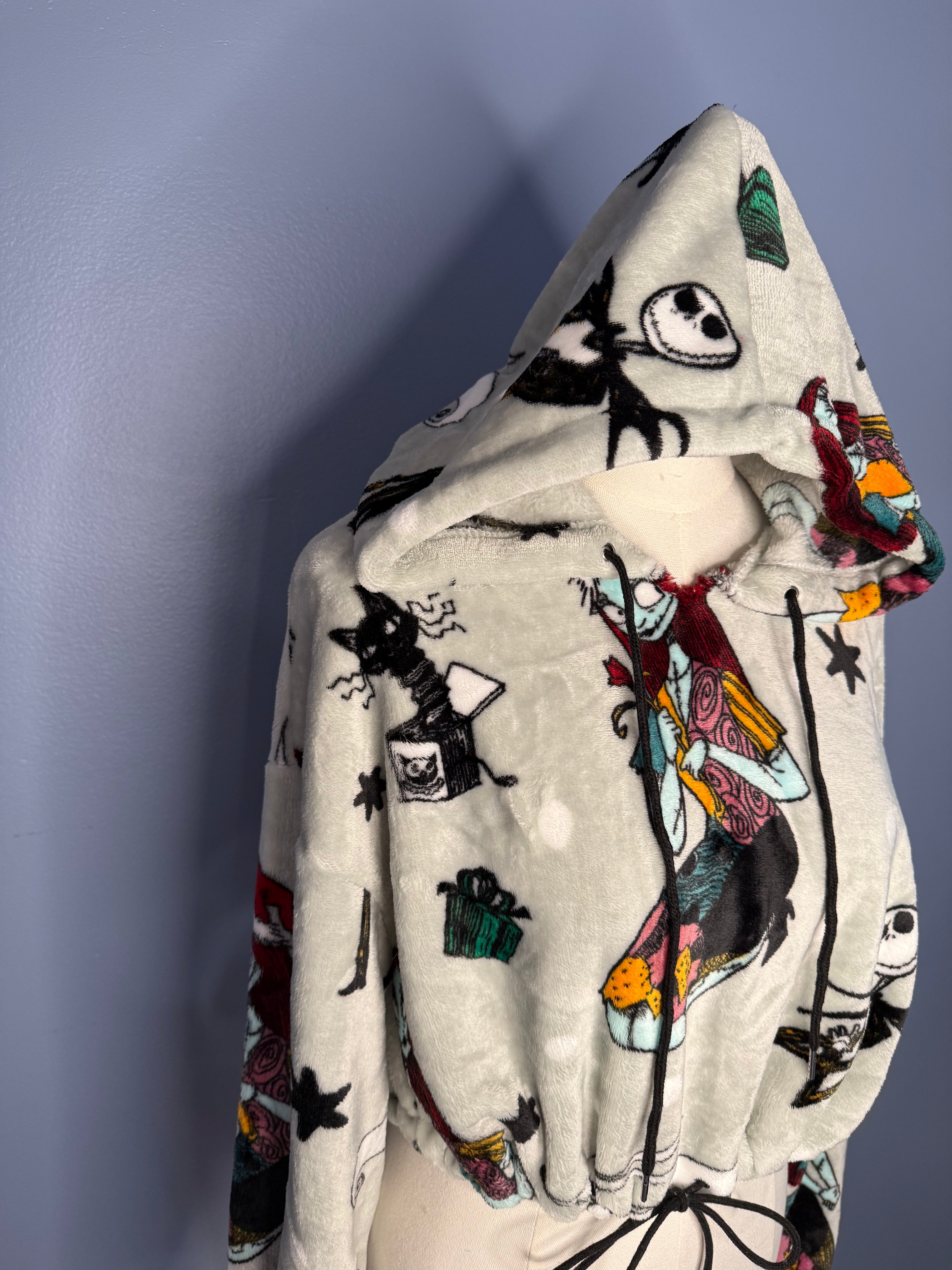 Size-Large Cropped Fuzzy Hoodie