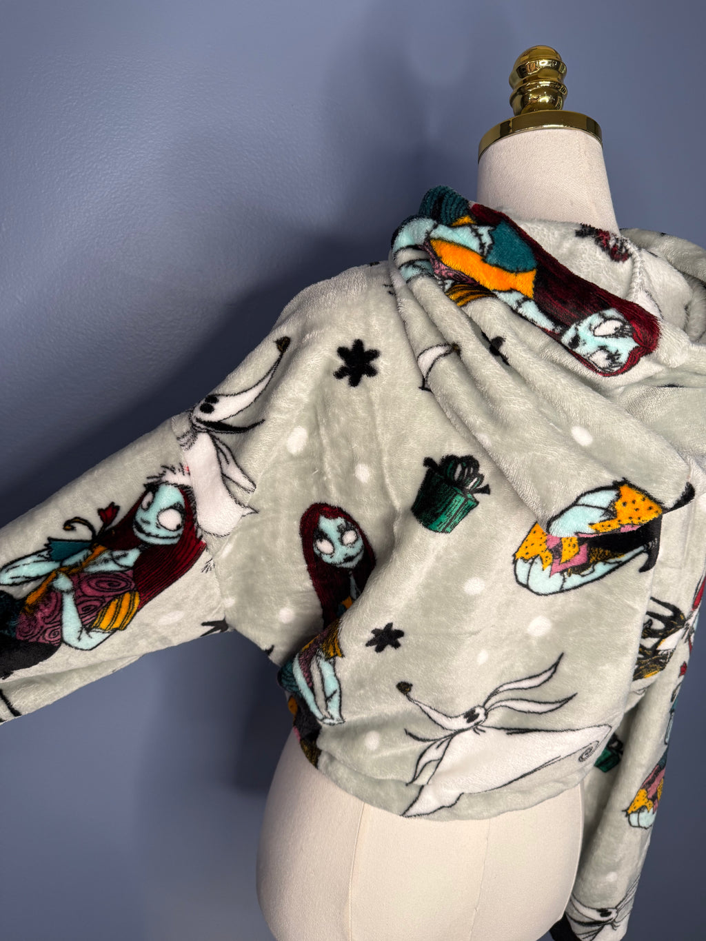 Size-Large Cropped Fuzzy Hoodie