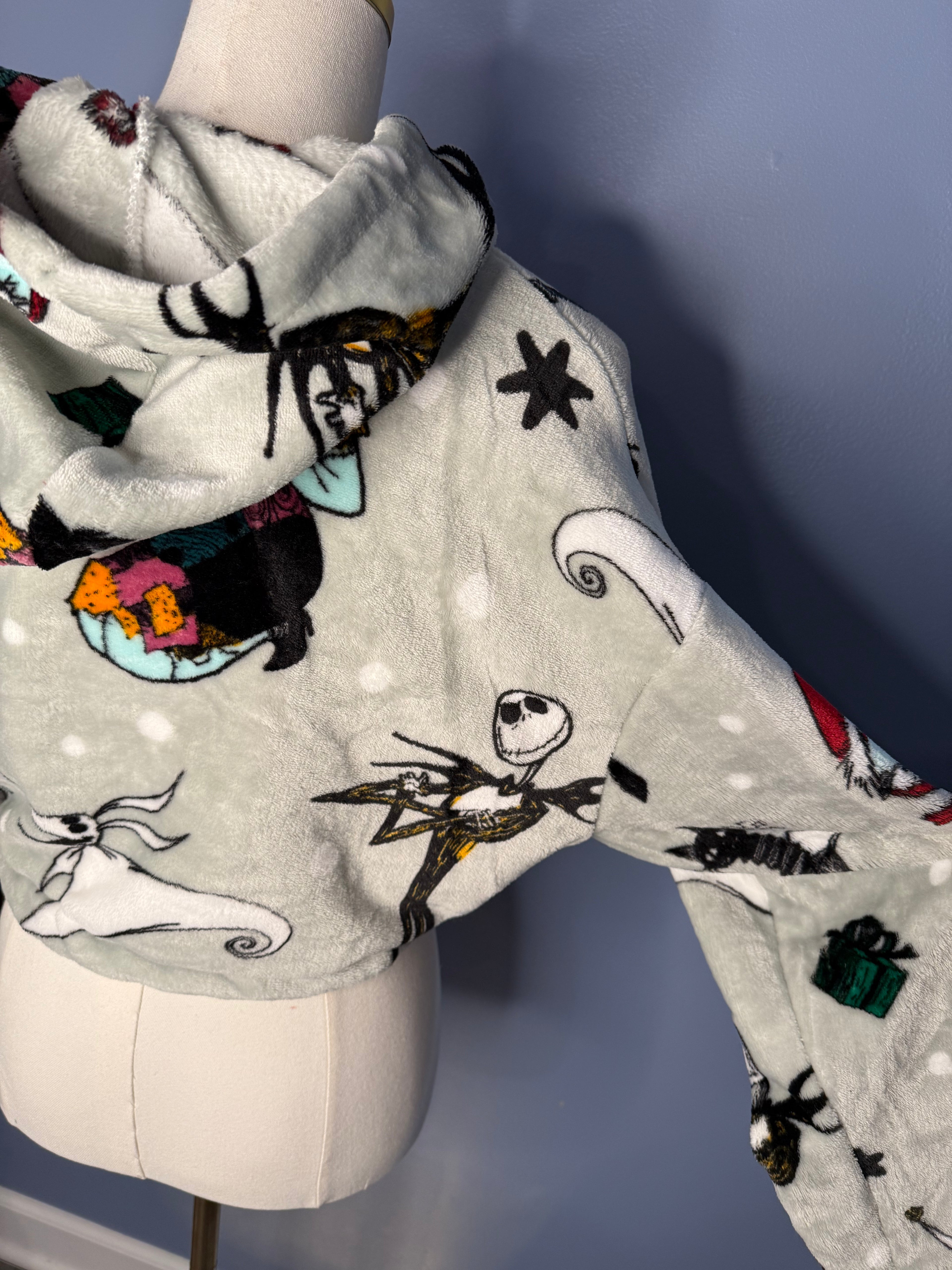 Size-Large Cropped Fuzzy Hoodie