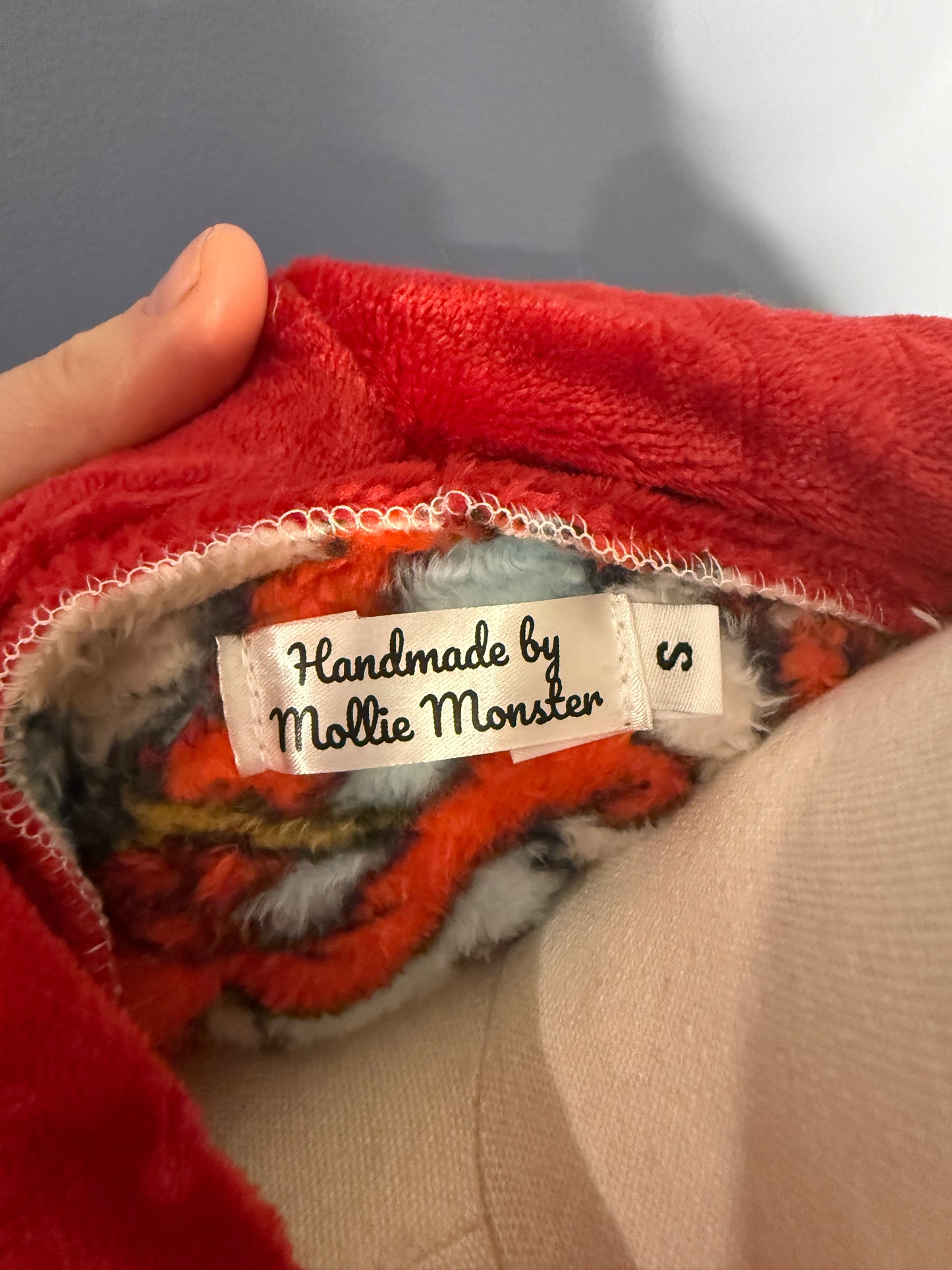 Size-Small Cropped Fuzzy Hoodie